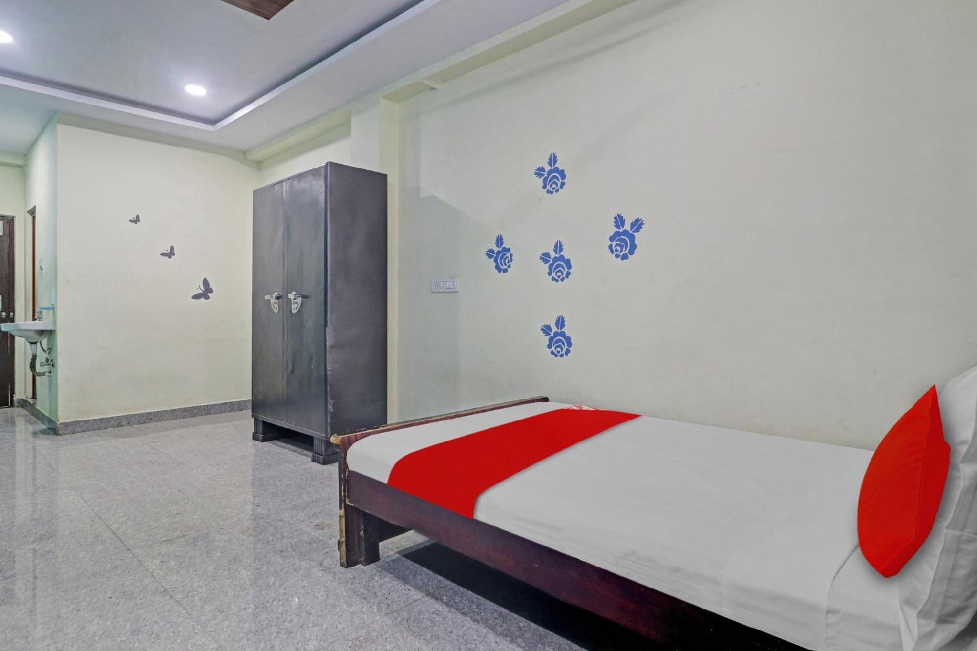 Oyo Flagship 81051 Sri Sai Manikanta Hotel Хидерабад Екстериор снимка