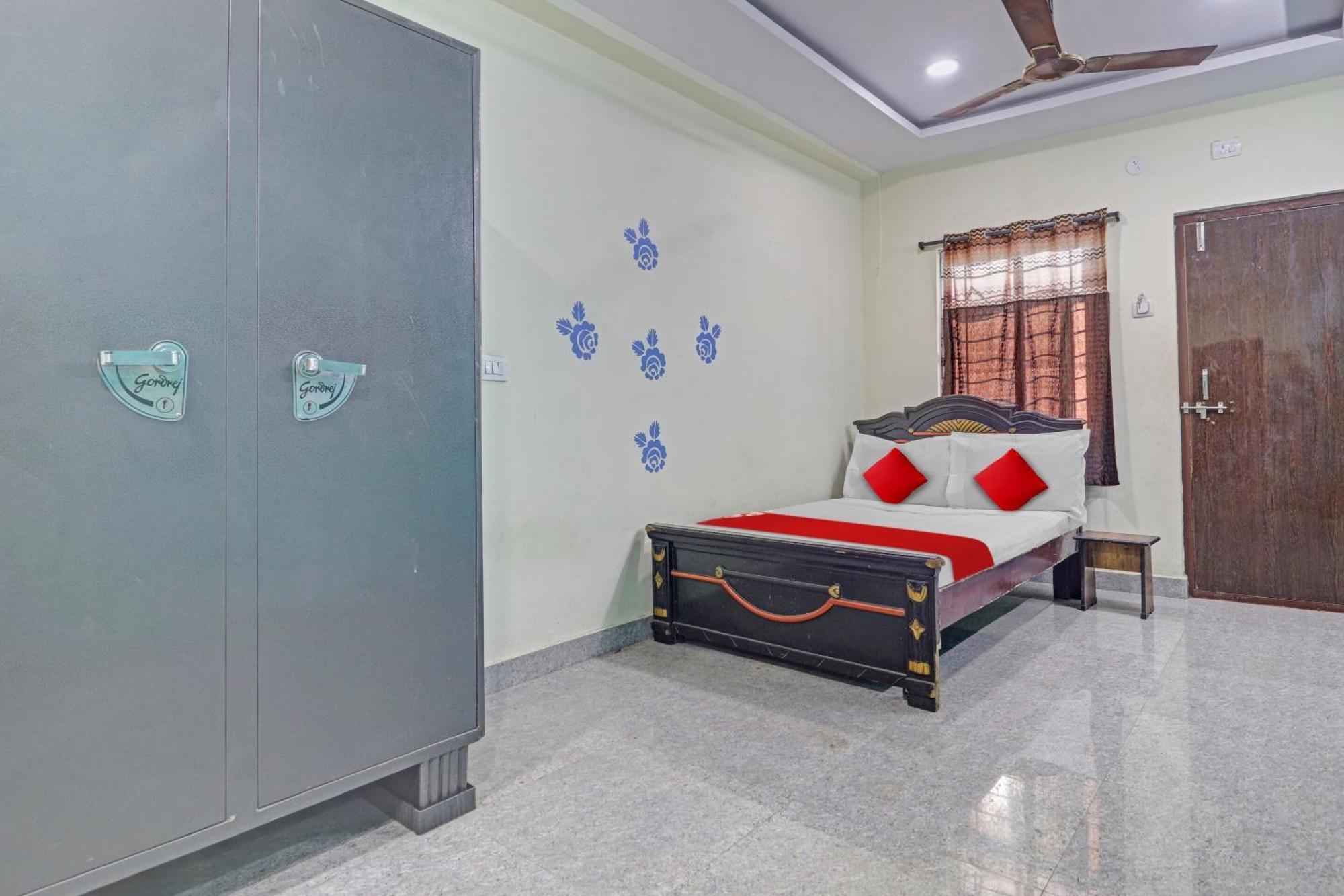 Oyo Flagship 81051 Sri Sai Manikanta Hotel Хидерабад Екстериор снимка