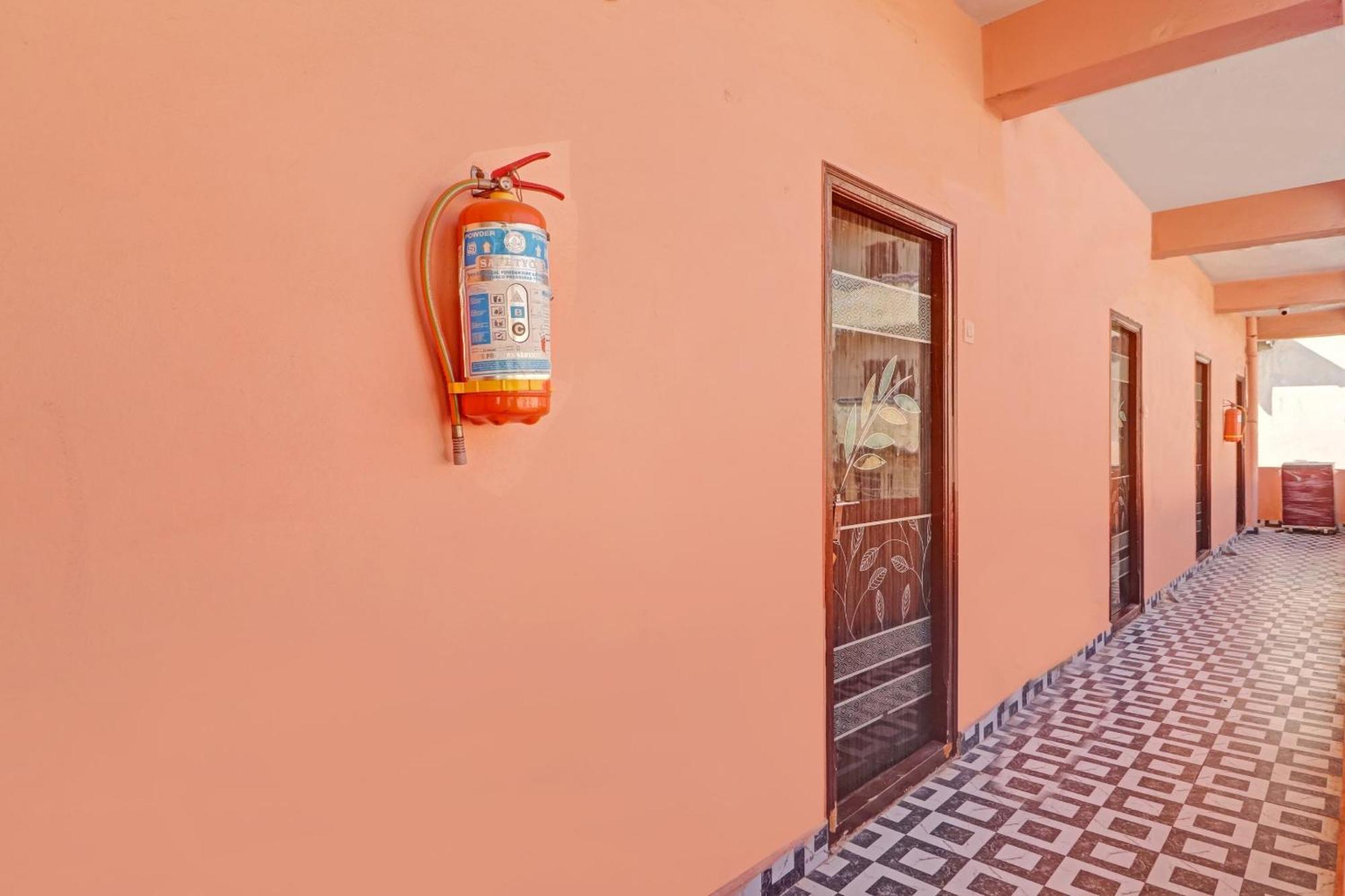 Oyo Flagship 81051 Sri Sai Manikanta Hotel Хидерабад Екстериор снимка