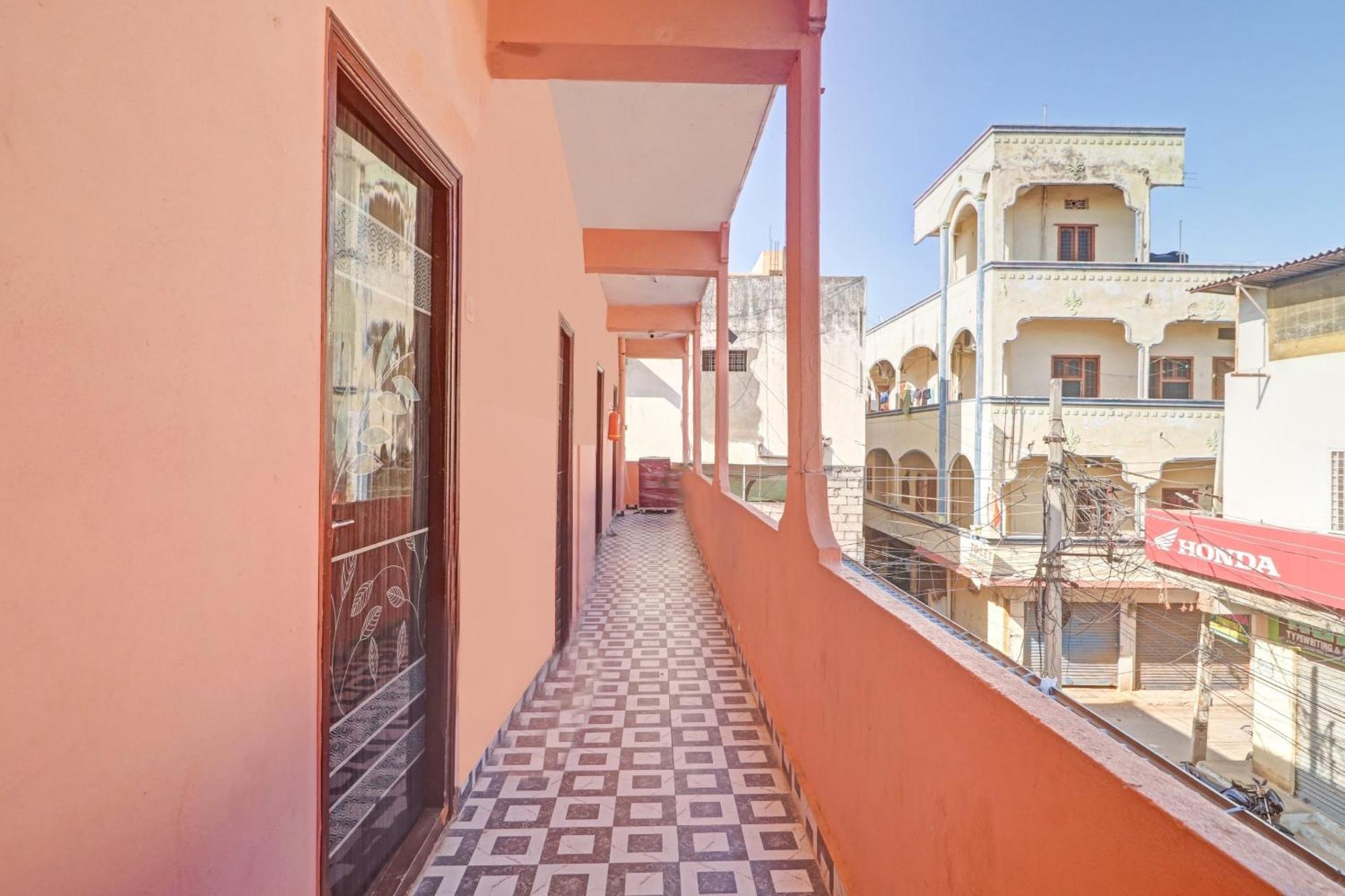 Oyo Flagship 81051 Sri Sai Manikanta Hotel Хидерабад Екстериор снимка